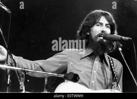 George Harrison des Beatles d'effectuer pendant un concert Banque D'Images