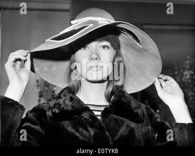 Chanteuse, comédienne Françoise Hardy in hat Banque D'Images