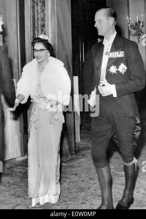 Le prince Philip avec Queen Ratna du Népal Banque D'Images