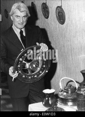 Jean Marais dans sa cuisine Banque D'Images