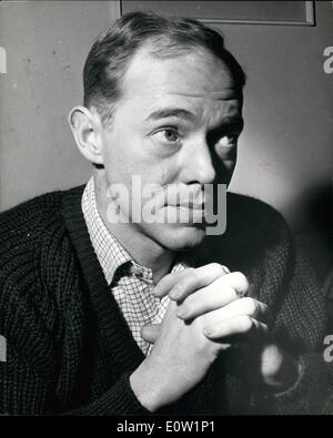 01 janvier 1961 - Michael est de prendre le relais de Sir Alec Guinness - dans ''Lawrence d'Arabie'' ... Michael Bryant est de prendre le relais de Sir Alec Guinness - dans la pièce '' Lawrence d'Arabie'' à l'Haymarket Theatre. Photo montre :- Michael Bryant - qui est de jouer de la part de ''Ross'' - ''dans Lawrence d'Arabie" Banque D'Images