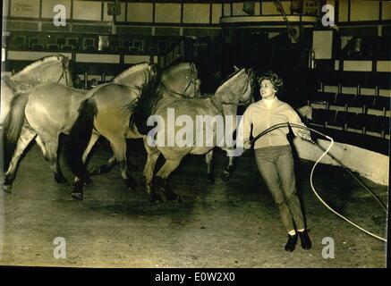 23 février 1961 - Nicole Maurey Norvégien et chevaux à l'Union des artistes de cirque Gala ESS.c Banque D'Images