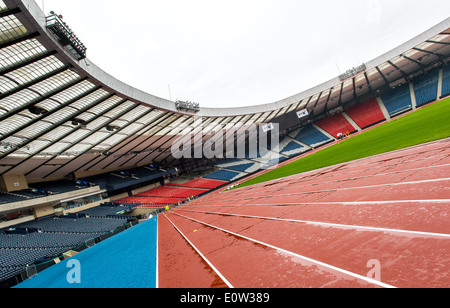 Ecosse de stade national de football Hampden Park transformé en arène pour anathletics la Glasgow 2014 Jeux du Commonwealth. Banque D'Images