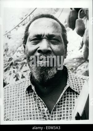 Mar. 03, 1961 - La voix de - Jomo Kenyatta a applaudi à la conférence panafricaine de personnes au Caire. : La voix de l'Jomo Kenyatta, leader du condamné les terroristes Mau-Mau au Kenya- a été entendu par les délégués à la Conférence du peuple africains au Caire.. La voix avait été enregistrée et prises à la conférence par M. TOM MBOYA, secrétaire de l'Union nationale africaine du Kenya.. Kenyatta est vivant sous restriction dans un village du Kenya à distance - et c'était la première fois que sa voix avait été entendu après huit ans de prison Banque D'Images