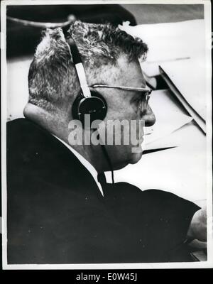 Avril 04, 1961 - Procès d'Adolf Eichmann à Jérusalem, continue l'avocat de la Défense - Le Dr Servatius : le procès se poursuit à Jérusalem d'Adolf Eichmann - ex-Colonel S.S. nazis - l'une des accusations de meurtres de masse de millions de Juifs - dans les camps de concentration nazis pendant la guerre. Photo montre : Le Dr Robert Servatius l'avocat de la Défense - au cours du procès. Banque D'Images