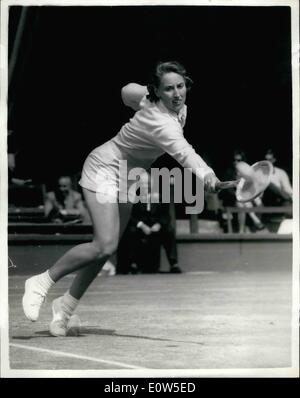 Juillet 07, 1961 - Tennis de Wimbledon - Jour 8 : Mlle A. Mortimer, GO, à jouer contre Mme C. Sukova (Tchécoslovaquie) Banque D'Images