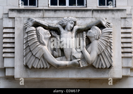 Londres, Angleterre, Royaume-Uni. Maison de radiodiffusion (G Val Myer ; 1932) AC de la BBC, à Portland Place / Langham Place. Facade sur Portland Place. Ariel entre W Banque D'Images