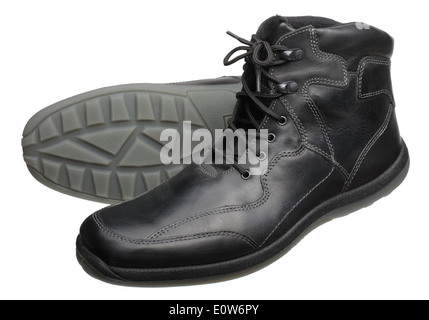 Chaussures en cuir noir pour hommes avec des lacets, isolé sur un fond blanc. Banque D'Images