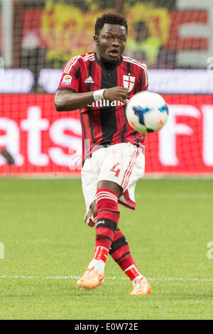 Sulley Muntari (Milan), le 18 mai 2014 - Football / Soccer : Italien 'Serie' un match entre l'AC Milan 2-1 US Sassuolo Calcio à San Siro à Milan, Italie. (Photo par Enrico Calderoni/AFLO SPORT) Banque D'Images