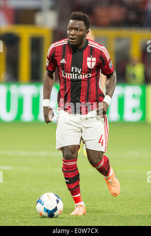 Sulley Muntari (Milan), le 18 mai 2014 - Football / Soccer : Italien 'Serie' un match entre l'AC Milan 2-1 US Sassuolo Calcio à San Siro à Milan, Italie. (Photo par Enrico Calderoni/AFLO SPORT) Banque D'Images