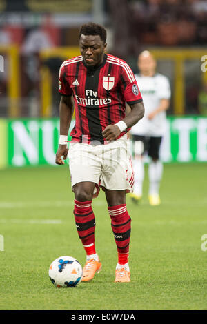 Sulley Muntari (Milan), le 18 mai 2014 - Football / Soccer : Italien 'Serie' un match entre l'AC Milan 2-1 US Sassuolo Calcio à San Siro à Milan, Italie. (Photo par Enrico Calderoni/AFLO SPORT) Banque D'Images