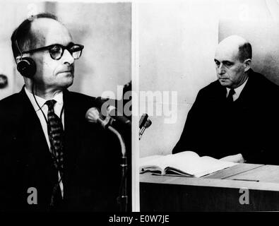 Adolf Eichmann lors de son procès à Jérusalem Banque D'Images