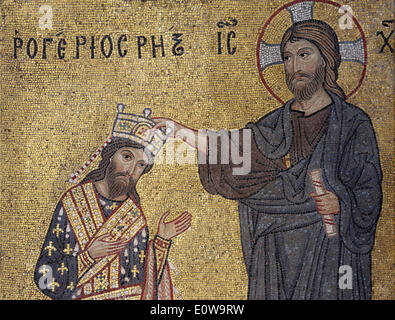 Roger II est couronné par le Christ, mosaïque byzantine, la Martorana Church à partir de la période Normande, Palerme, Sicile, Italie Banque D'Images