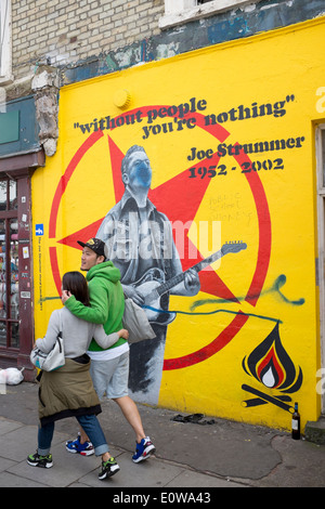 L'école publique de 'faux' Joe Strummer sur Portobello Road off murale Londres Banque D'Images