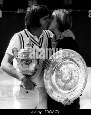 Joueur de tennis Jimmy Connors baisers femme Patti McGuire Banque D'Images