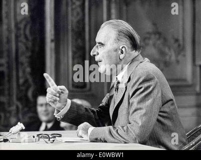 Le président Georges Pompidou parle à la conférence Banque D'Images