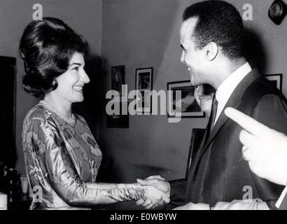 La chanteuse d'opéra Maria Callas rencontre Harry Belafonte Banque D'Images