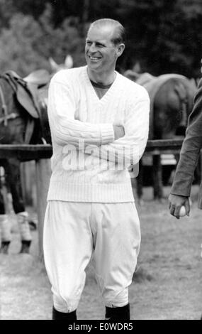 Le prince Philip en marge d'un match de polo Banque D'Images