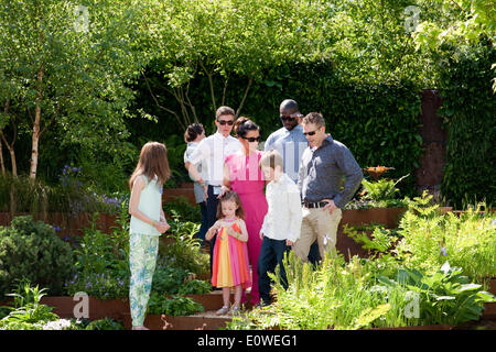 Chelsea,UK,19 mai 2014,'Susanna Reid ouvre le premier jardin tactile -soutenir les malades et les prématurés à St George's Hospital, à la RHS Chelsea Flower Show 2014 Credit : Keith Larby/Alamy Live News Banque D'Images