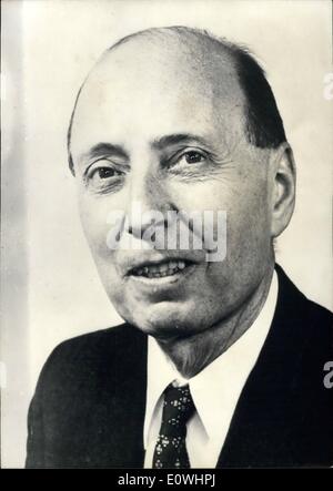 Mai 05, 1963 - Le professeur Wigner reçoit la moitié du prix Nobel de physique : La Suède Royal Academy award a fait la moitié de la normale, le prix Nobel de physique au professeur Eugen Wigner P. de l'Université de Princeton (USA). L'autre moitié s'en allèrent ensemble à Maria Copper-Mayer de l'Université de Californie (USA) et au Professeur J. Mans D. Jensen de l'Université de Heidelberg en Allemagne. Phot de gros plan montre le professeur Eugen P. Winger. Banque D'Images