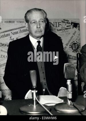 10 févr. 03, 1963 - Le Premier Ministre britannique Harold Macmillan a tenu une conférence de presse à l'issue de sa visite officielle à Rome. Banque D'Images