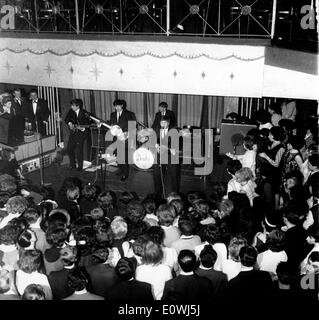 Les Beatles jouant à la Cavern de Liverpool Banque D'Images