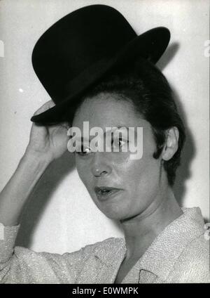 08 août, 1963 - Caterina Valente, le célèbre chanteur allemand, était l'invité hier soir au spectacle musical qui a eu lieu dans un théâtre ouvert - à Rome. photo montre funn zone expression de la ''briva'' actrice. Banque D'Images