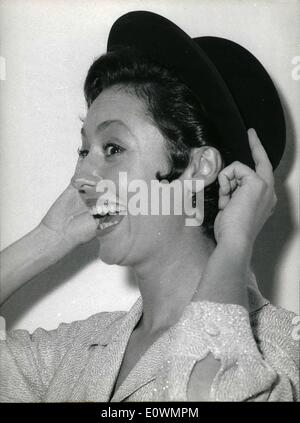 08 août, 1963 - Rome, 1er août 1963 - Caterina Valente, le célèbre chanteur allemand, était l'invité hier soir au ''musicaux Show'' qui a eu lieu dans un théâtre ouvert à Rome. OPS  = quelques drôle expression d'brava' actrice. Banque D'Images