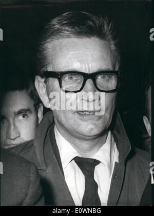 10 octobre 1963 - ''Père'' de Christine Keeler : M. Colin King, un photographe, a assisté à l'audience du tribunal de l'affaire dans laquelle Banque D'Images