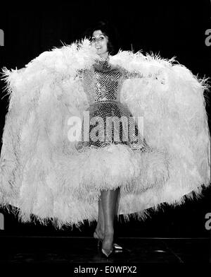 Jan 08, 1964 - Londres, Angleterre, Royaume-Uni - (photo) ALMA COGAN est un chanteur traditionnel de la musique pop dans les années 50 et Banque D'Images
