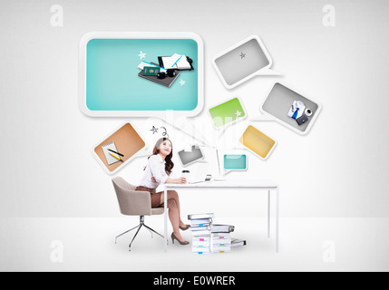 Une femme avec beaucoup de travail Banque D'Images