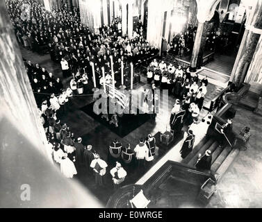 Vue aérienne de funérailles du Président Kennedy à la Cathédrale de Westminster Banque D'Images
