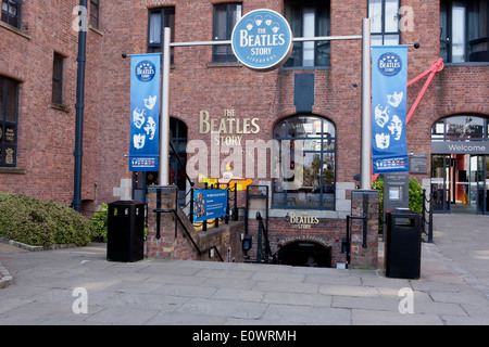 En dehors de l'exposition Beatles Story à l'Albert Docks Liverpool Banque D'Images