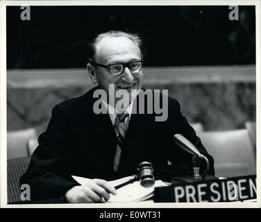 Avril 04, 1964 - Les débats du Conseil de sécurité au Yémen Compaint contre Royaume-Uni : le Conseil de sécurité ce matin a commencé l'examen d'une plainte par le Yémen de la ''agression'' contre son territoire. Des déclarations ont été faites par les représentants du Yémen, du Royaume-Uni, de l'Iraq, de l'URSS et la République arabe unie. Le Président du Conseil de sécurité pour le mois d'avril, M. Jiri Hajek de la Tchécoslovaquie, présider la réunion. Banque D'Images