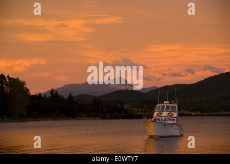 L'aube sur le lac, Te Anau, Fiordland, île du Sud, Nouvelle-Zélande Banque D'Images