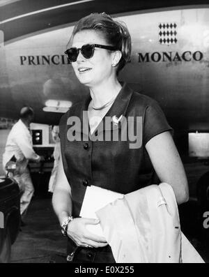 La princesse Grace Kelly arrivant à Londres Banque D'Images