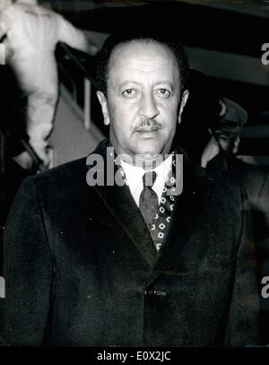 01 janvier 1965 - il représente l'Éthiopie au salon funéraire de Sir Winston Churchill. La photo montre le Prince Narid Azmach Asfan Wosen d'Ethiopie - à son arrivée à l'aéroport de Londres la nuit dernière. Il est ici pour représenter son pays à l'enterrement demain de Sir Winston Churchill. Banque D'Images