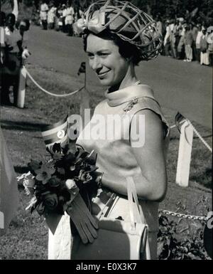 Mar. 03, 1965 - La princesse Margaret eu un malaise en tournée de l'Ouganda : la princesse Margaret qui est d'une visite guidée de l'Ouganda avec son mari Lord Snowdon a été informé par son médecin à aller au lit car elle avait une haute température. Photo montre une bonne photo de la princesse Margaret prises il y a quelques jours lors de sa visite à l'hôpital Kabarole, Fort Portal, en Ouganda. Banque D'Images