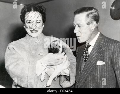 Édouard VIII et Wallis Simpson avec leur terrier Pug Disraeli Banque D'Images