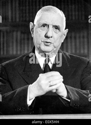 Homme politique Charles de Gaulle dans son étude Banque D'Images