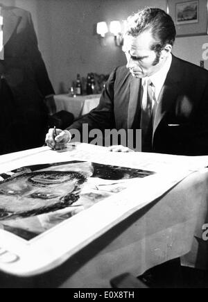 La signature de l'acteur Charlton Heston une affiche de lui-même de 'l'agonie et l'Extase' Banque D'Images
