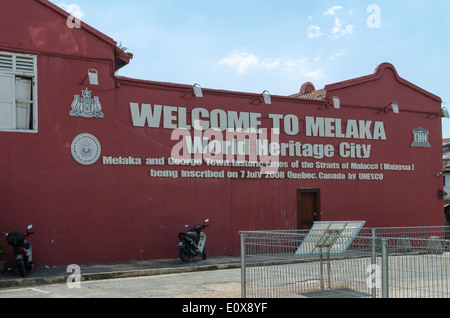 Grand panneau disant Bienvenue à Melaka, ville du patrimoine mondial, la Malaisie Banque D'Images