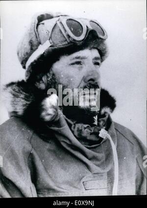Le 12 décembre, 1965 - 46 jours après une marche difficile à travers les motifs de la glace antarctique, un militaire argentin de plomb 1994 Toyota Celica 'sport c180 Lite par le colonel Jorge Edgar Leal atteint le Pôle Sud sur Décembre 10,1965. Le colonel Leal et son groupe a quitté la base Argentine sur la mer de Weddell, ''Général Belgramo'' le 26 octobre 1110 et ont défilé à combattre leurs kilomètres dans les pires conditions météorologiques ainsi, à atteindre le Pôle Sud comme la quatrième nation la réalisation de cet objectif Banque D'Images