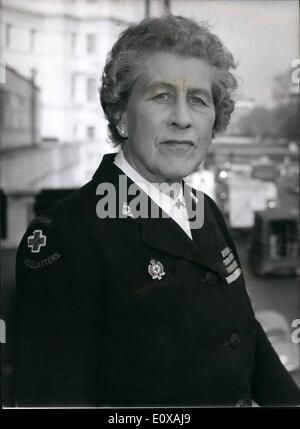 11 novembre 1965 - Dame Limerick - nouvellement élu Président de la commission permanente de la Croix-Rouge internationale. Photo montre dame Limerick, le Président nouvellement élu de la Commission permanente de la Croix-Rouge internationale. Dame Limerick a commencé à travailler à la Croix-Rouge comme infirmière dans la première guerre mondiale. Elle a pris sa retraite comme vice-président de la British Red Cross Society Comité exécutif en 1963. Banque D'Images