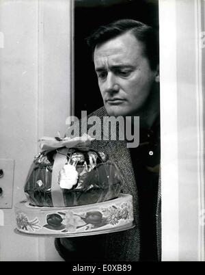 Mar. 03, 1966 - Easter Egg pour Robert Vaughan Napoléon Solo : Actor Robert Vaughan, qui joue le rôle de Napoléon Solo dans le télé Banque D'Images