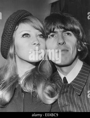 Beatle George Harrison avec son épouse Pattie Boyd Banque D'Images