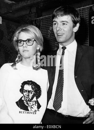L'actrice Jane Fonda et l'acteur Peter McEnery dans 'La Curee' Banque D'Images