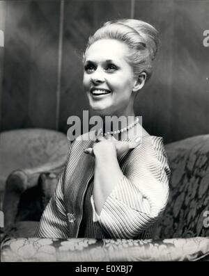 Mar. 03, 1966 Hendren-Press Tippi - Réception à la Dorchester : Tippi Hendren l'actrice américaine qui est dans ce pays d'apparaître comme la femme de Marlon Brando, dans le film intitulé ''La Comtesse de Hong Kong'' actuellement en cours à Pinewood sous la direction de M. Charles Chaplin, a tenu une conférence de presse la réception de l'Hôtel Dorchester ce soir. Photo montre Tippi Hendren vu pendant la conférence de presse à l'Hôtel Dorchester ce soir. Banque D'Images