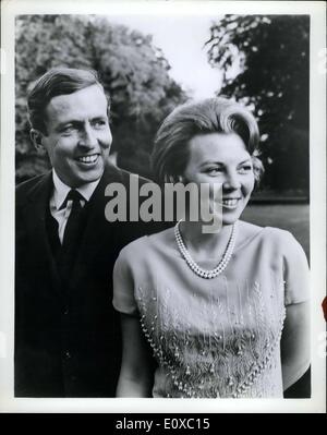 Mars 05, 1966 - Le mariage de Son Altesse Royale la princesse Beatrix : le mariage de Son Altesse Royale la princesse Beatrix des Pays-Bas et M. Claus von Amsberg aura lieu sur Mars 10,1966 à Amsterdam (Pays-Bas). Photo montre son Altesse Royale la princesse Beatrix et M. Claus von Amsberg. Banque D'Images
