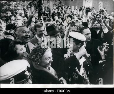 Avril 04, 1966 - Le Prince Carl Gustaf de Suède passe son bac : le prince Carl Gustaf de Suède, a passé sa Banque D'Images